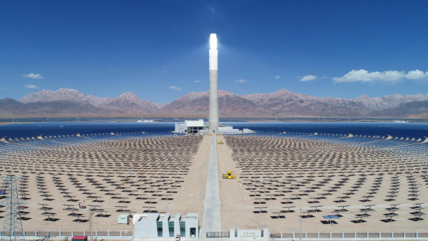 戈壁“追光”鑄就奇跡 浙江援青德令哈光熱電站連續(xù)三年超產，熔鹽塔點亮高原“金山銀山”